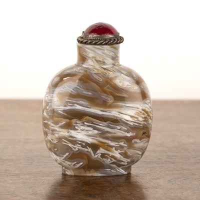 Lot 266 - Agate/nephrite snuff bottle Chinese, late 19th...