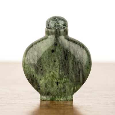 Lot 269 - Nephrite snuff bottle Chinese, 1850-1880 of...