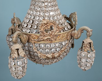 Lot 420 - A hanging light fitting