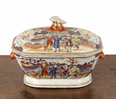 Lot 124 - Polychrome porcelain tureen and cover Chinese,...