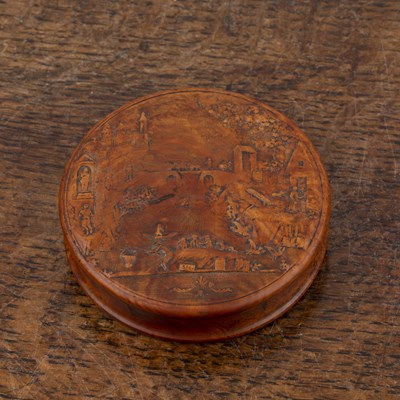 Lot 422 - Treen circular snuff box Late 18th/early 19th...