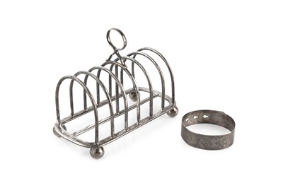 Lot 623 - An Edwardian silver seven bar toast rack, with...