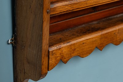Lot 252 - A plate rack