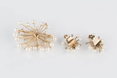 Lot 85 - A cultured pearl brooch and ear clips suite,...
