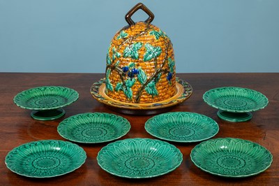 Lot 55 - A set of Wedgwood dessert plates; and a Minton-style cheese dome