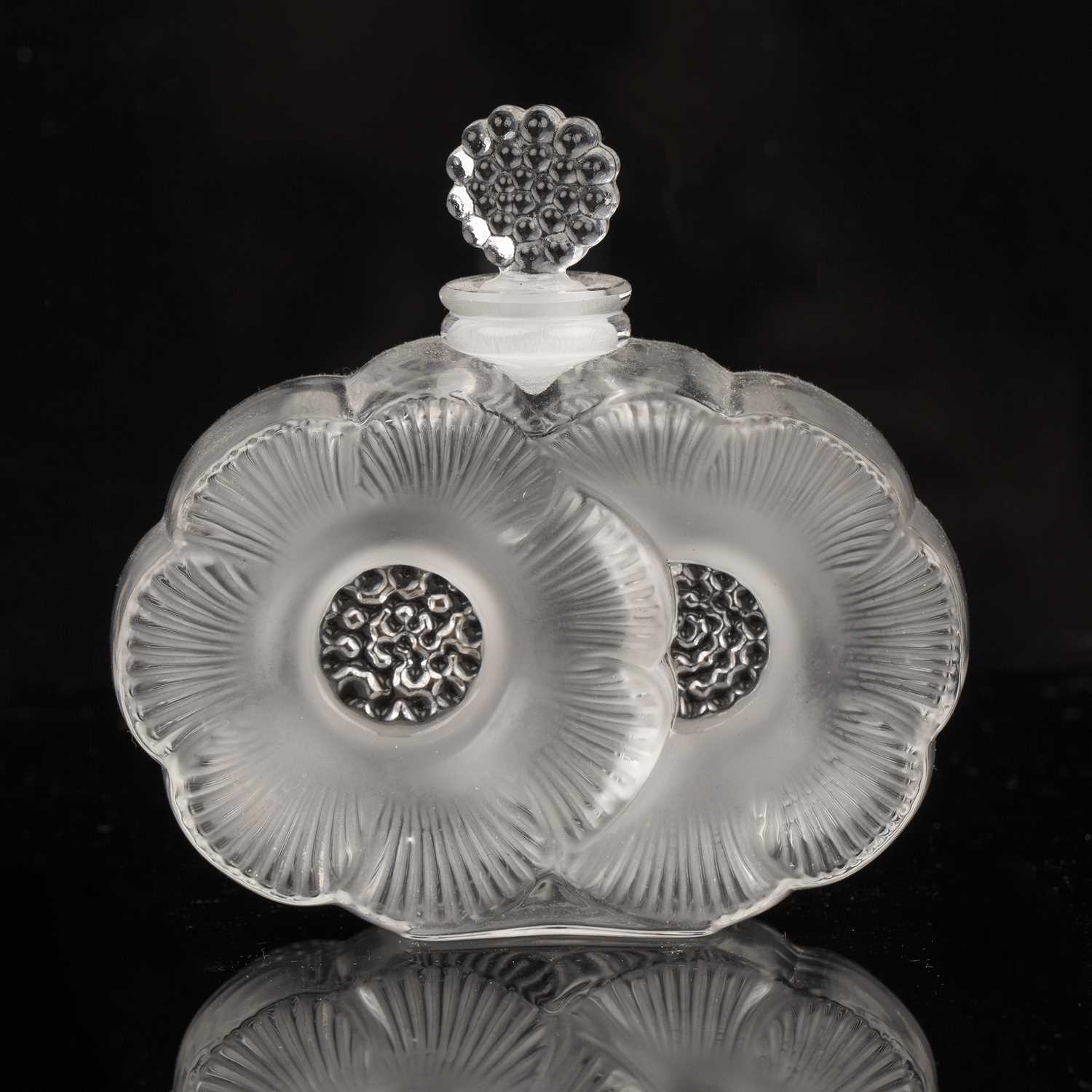 Lot 329 - René Lalique (1860-1945) 'Deux Fleurs' scent