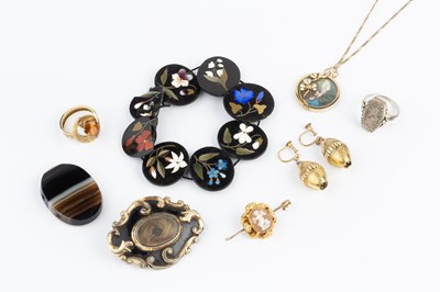 Lot 32 - A collection of antique and later jewellery,...