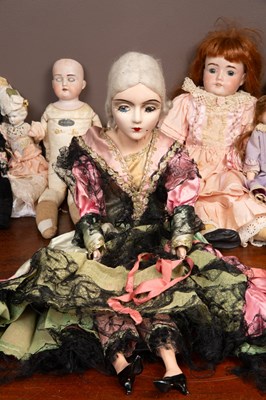 Lot 126 - A collection of six dolls