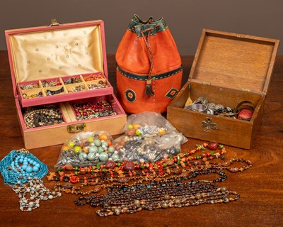 Lot 501 - Assorted costume jewellery