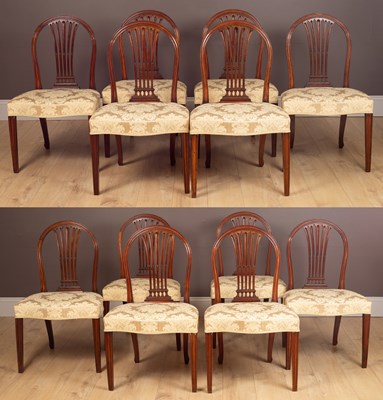 Lot 365 - Set a set of twelve Hepplewhite mahogany dining chairs