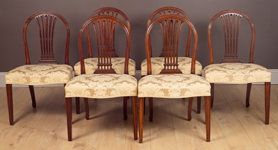 Lot 357 - Set a set of twelve Hepplewhite mahogany dining chairs