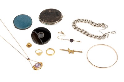 Lot 294 - A collection of jewellery, comprising an...