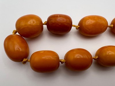 Lot 287 - An amber bead necklace, the continuous single...