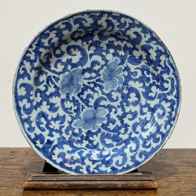 Lot 398 - Delft blue and white plate in the Chinese...