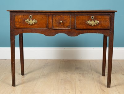 Lot 142 - A Georgian oak side table