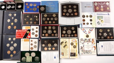 Lot 128 - Coinage to include Royal Mint proof coin sets...