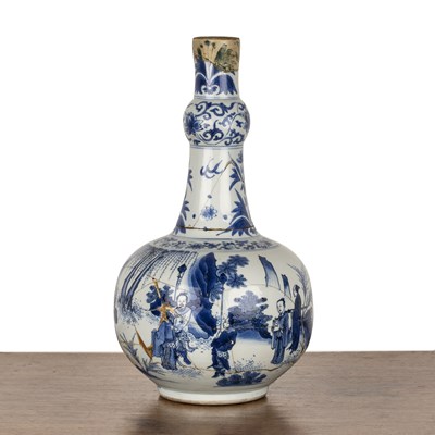 Lot 12 - Garlic neck blue and white bottle vase Chinese,...