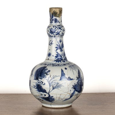 Lot 12 - Garlic neck blue and white bottle vase Chinese,...