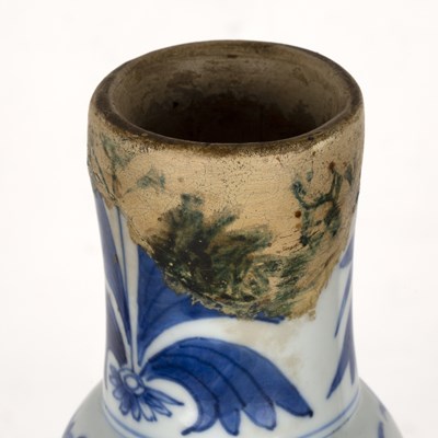 Lot 12 - Garlic neck blue and white bottle vase Chinese,...