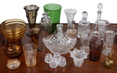 Lot 58 - A collection of glassware