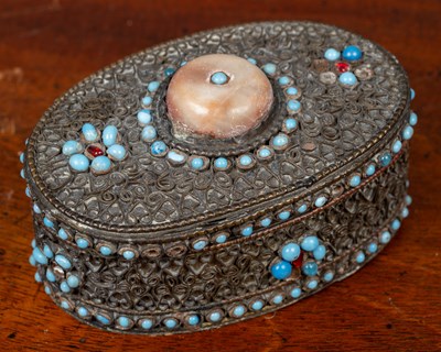 Lot 61 - A large collection of bijouterie