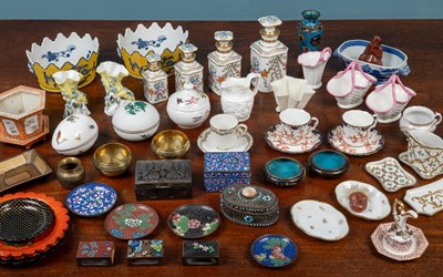 Lot 61 - A large collection of bijouterie