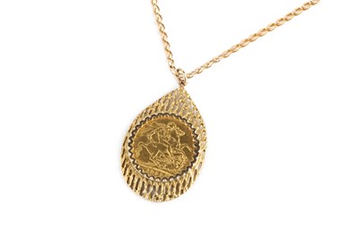 Lot 221 - A sovereign pendant on chain, the Edward VII...