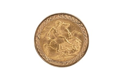 Lot 223 - A sovereign ring, the Edward VII sovereign...