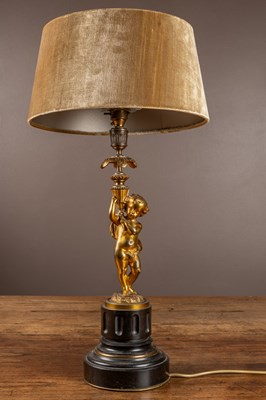 Lot 211 - A decorative table lamp