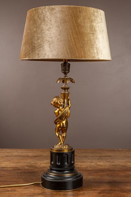 Lot 211 - A decorative table lamp