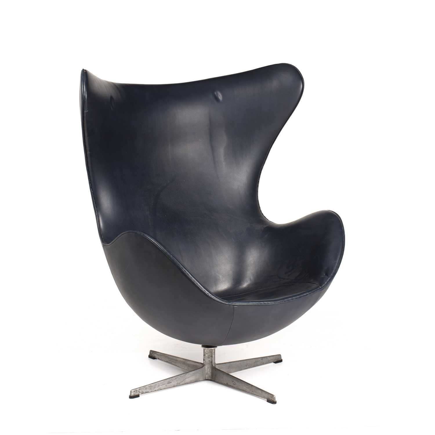 Lot 719 - Arne Jacobsen (1902-1972) for Fritz Hansen Egg...