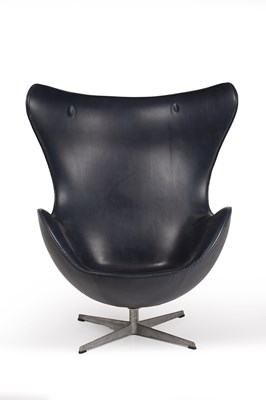 Lot 719 - Arne Jacobsen (1902-1972) for Fritz Hansen Egg...