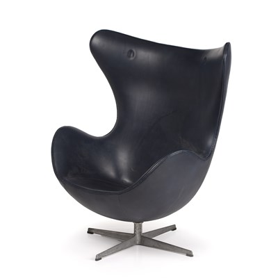 Lot 719 - Arne Jacobsen (1902-1972) for Fritz Hansen Egg...