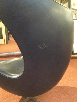 Lot 719 - Arne Jacobsen (1902-1972) for Fritz Hansen Egg...