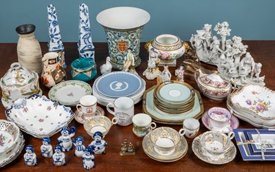 Lot 62 - A collection of various porcelain