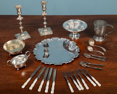 Lot 66 - A collection of metal ware