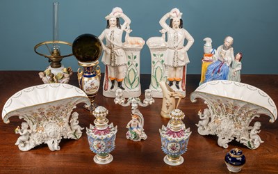 Lot 96 - A collection of ceramics and porcelain