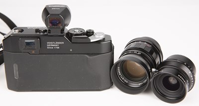 Lot 229 - A Voigtlander Bessa R camera 00103804 with a...