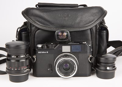Lot 229 - A Voigtlander Bessa R camera 00103804 with a...