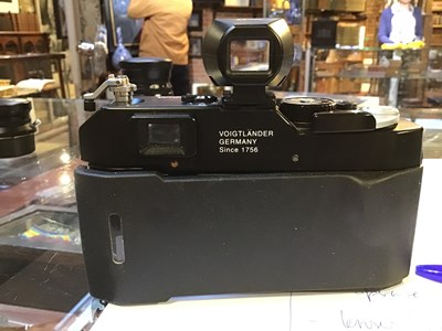 Lot 229 - A Voigtlander Bessa R camera 00103804 with a...