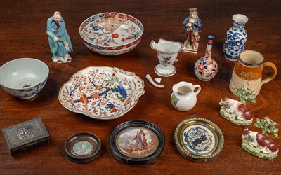 Lot 458 - A group of miscellaneous ornaments