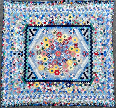 Lot 464 - A patchwork quilt