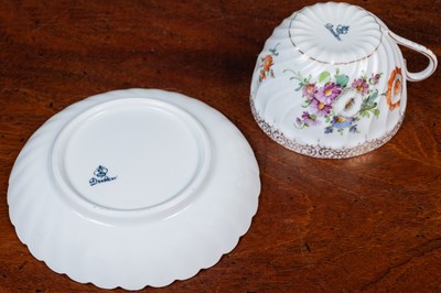 Lot 106 - A collection of 18th century and later porcelain