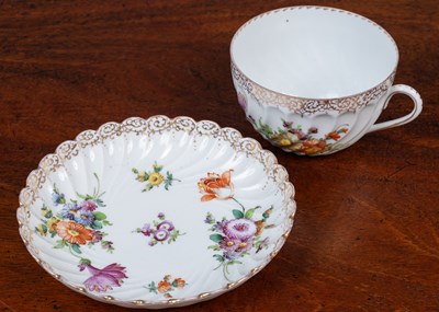 Lot 106 - A collection of 18th century and later porcelain