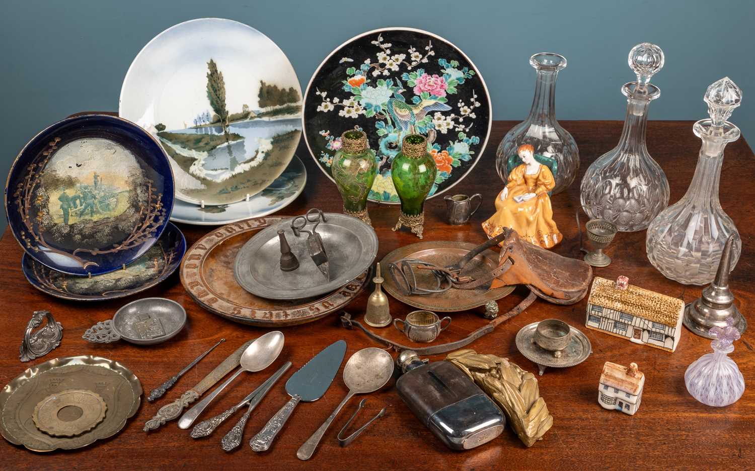 Lot 107 - A miscellaneous group of items