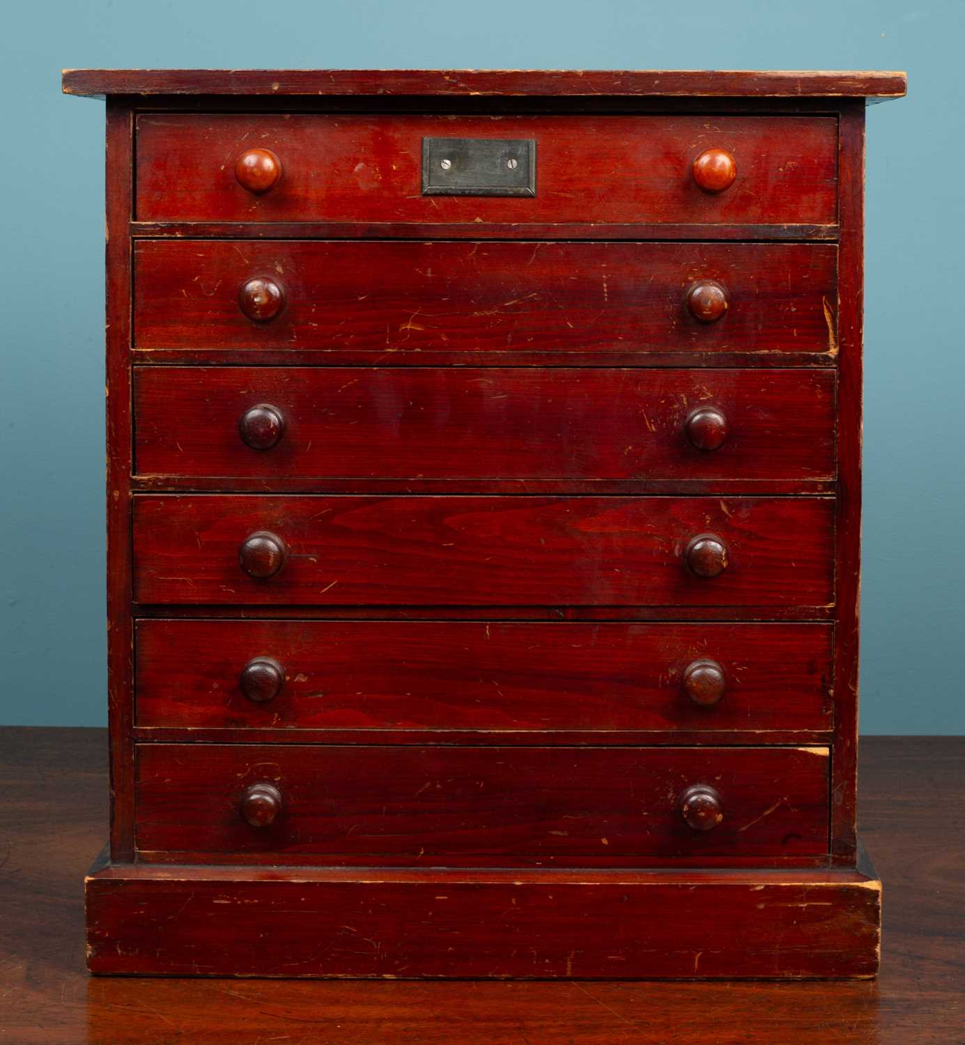 Lot 465 - A table top chest of drawers