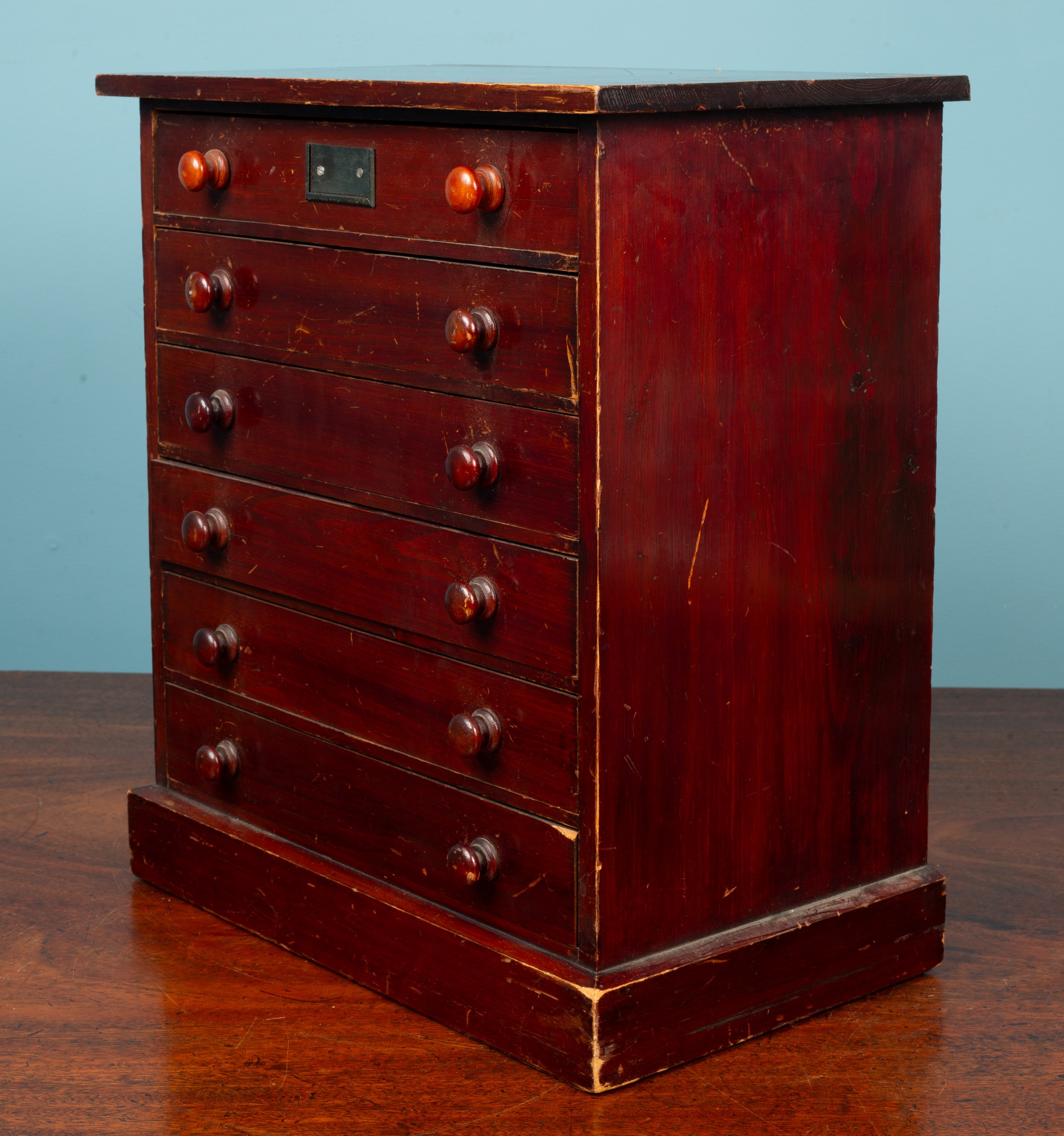Lot 465 A table top chest of drawers