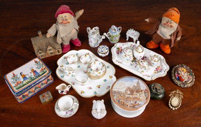 Lot 385 - A group of Minton and Hammersley dolls tea...