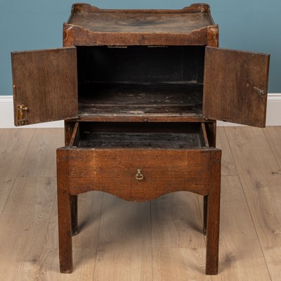 Lot 405 - A George III mahogany bedside commode