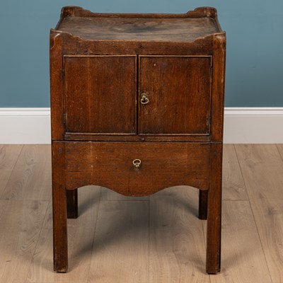 Lot 405 - A George III mahogany bedside commode